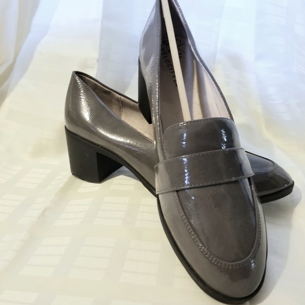 LIFE STYLE GRAY HEELS